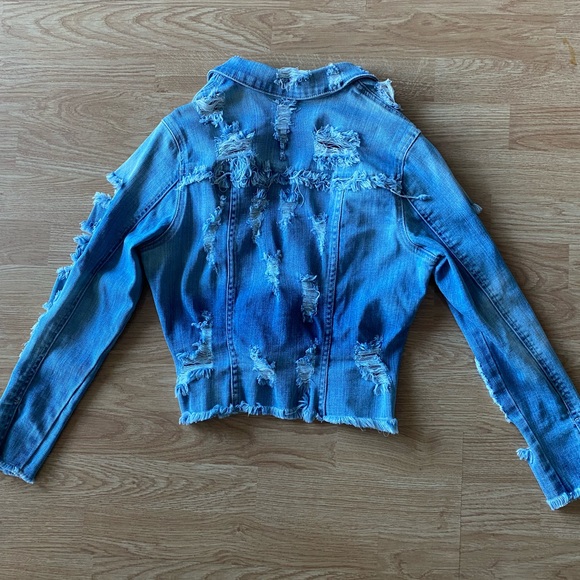 Akira Distressed Cropped Denim Jacket - Picture 3 of 3
